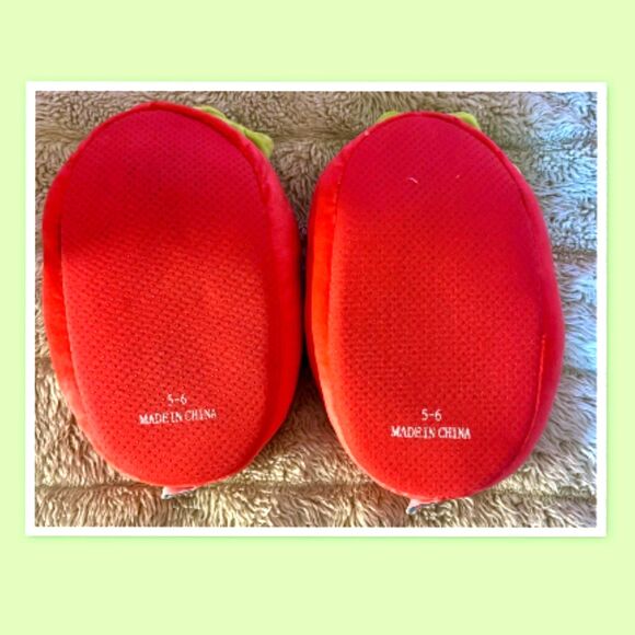 Original Squishmallows Olma Strawberry
Slipper - Kids Size 5-6 - Picture 3 of 3